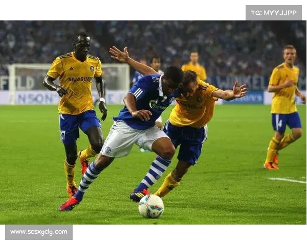 法尔范在沙尔克04时期球队战术体系中的核心作用与位置影响分析