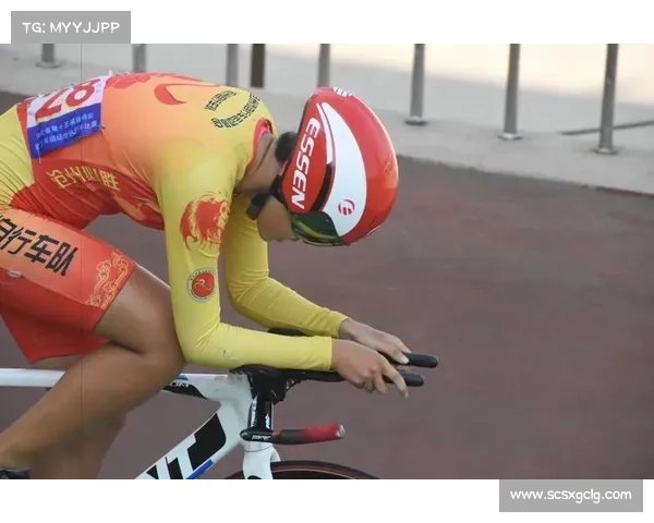 女子冲刺赛中努鲁伊莎如何凭借速度与毅力逆袭成功赢得比赛